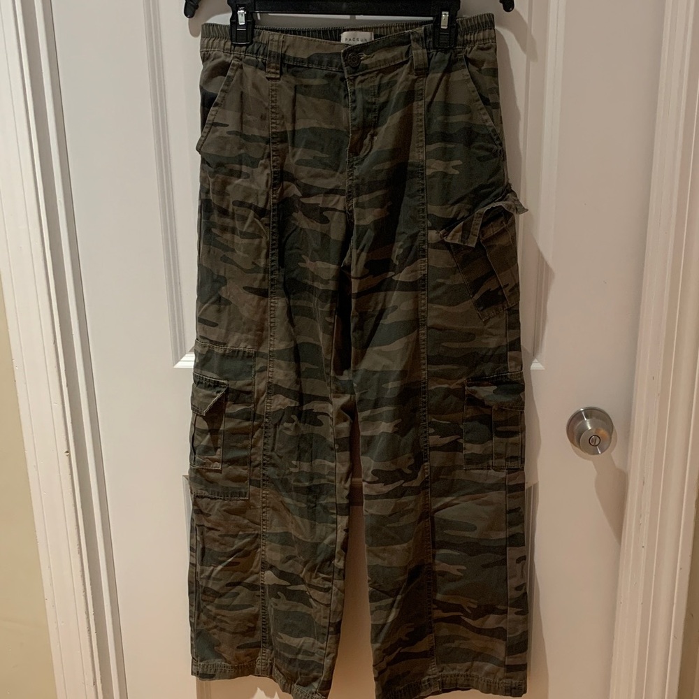 PACSUN womens Camo Cargo Pants — Olive Green size M